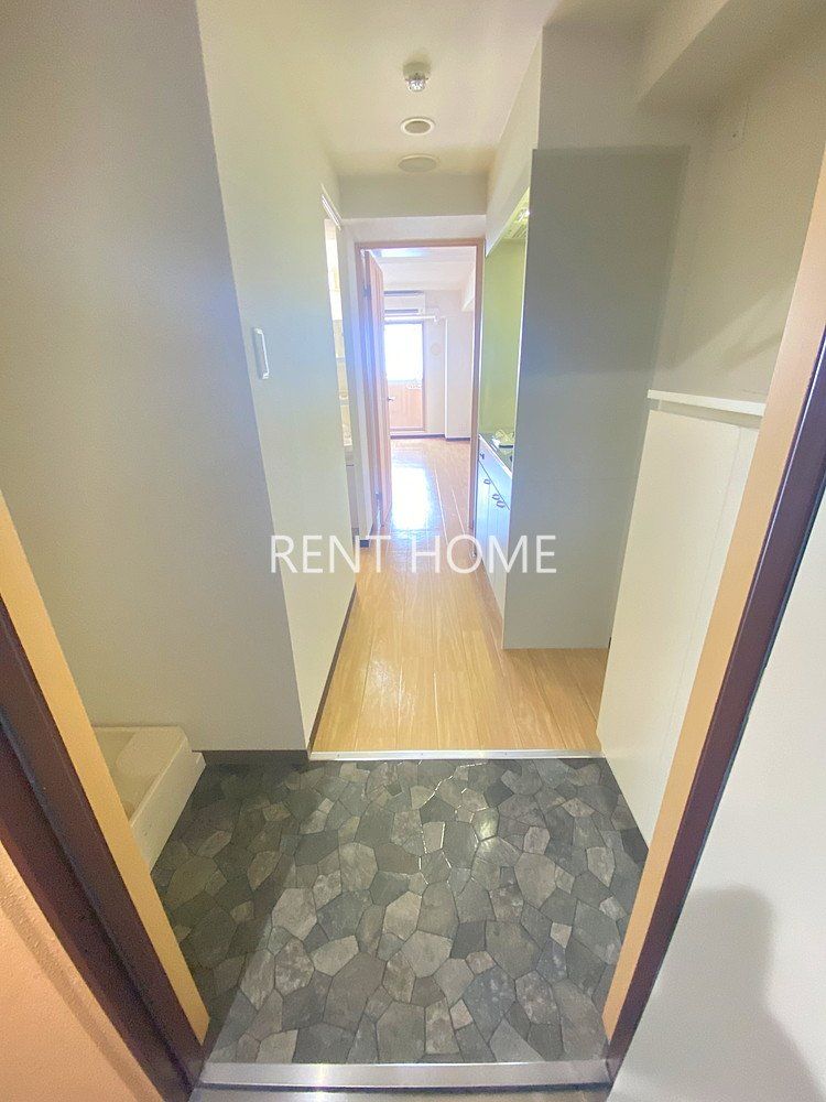 玄関　下駄箱あります