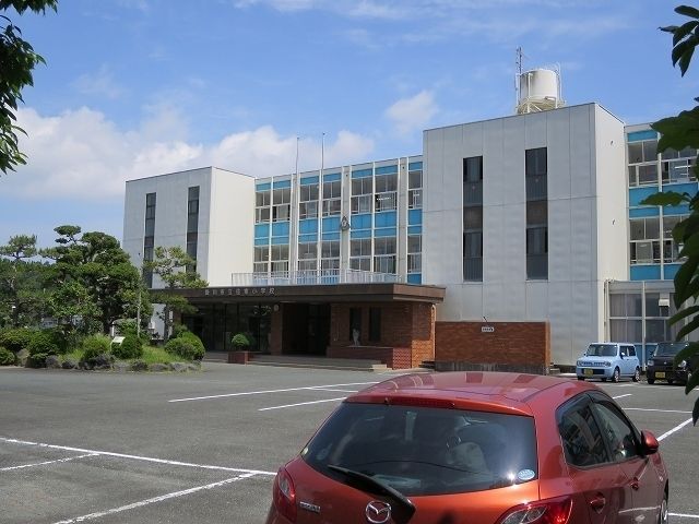 小学校　掛川市立佐束小学校（小学校）まで650m