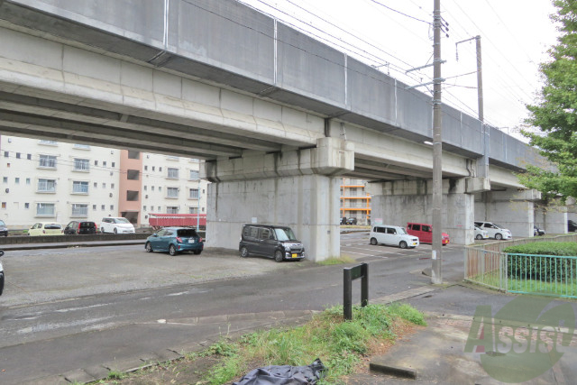 バルコニー　周囲には高い建物も無く天気が良い日は日差しが気持ちよさそう。