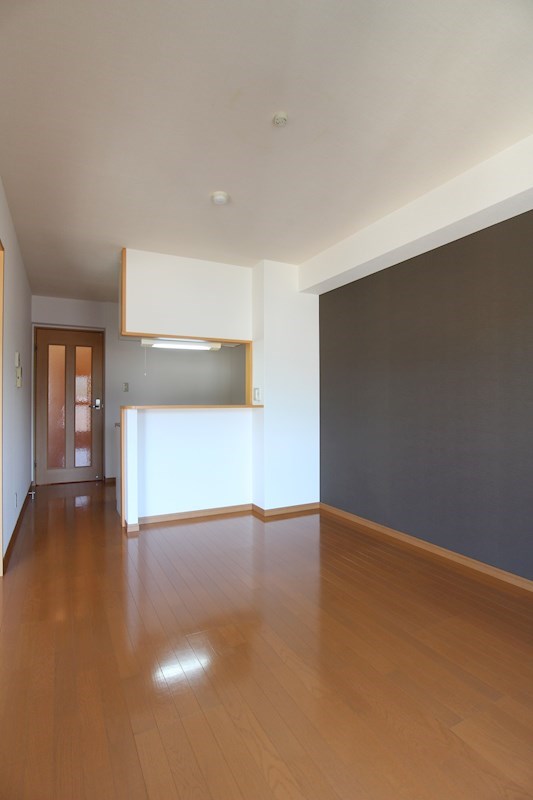 居室・リビング　10帖の明るく広いリビングです。