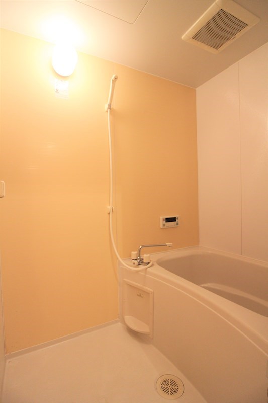 バス・シャワールーム　ゆったりとくつろげるお風呂です。