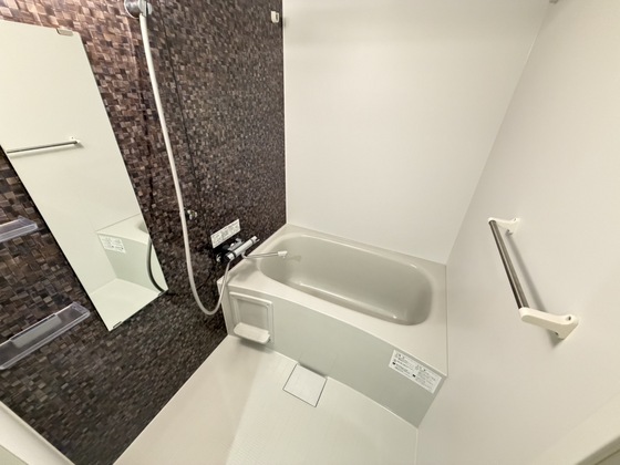 バス・シャワールーム　※別部屋の写真です