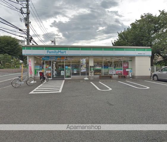 コンビニ　ファミリーマート（コンビニ）まで1035m