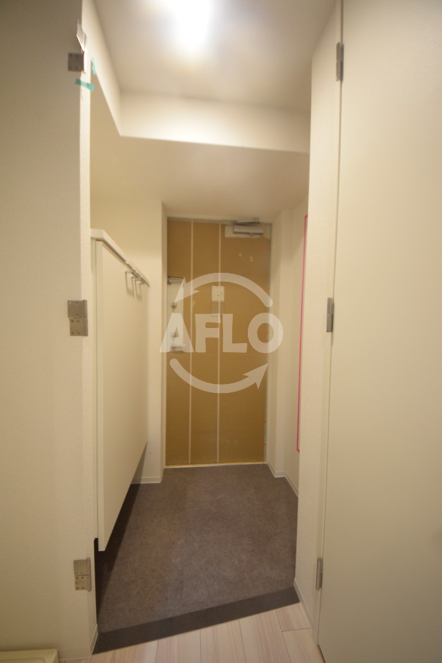 玄関　セレニテ本町東リアン　玄関