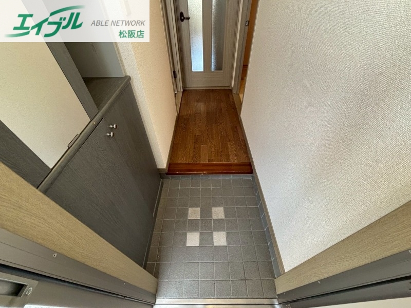 玄関　同物件別室反転タイプ画像