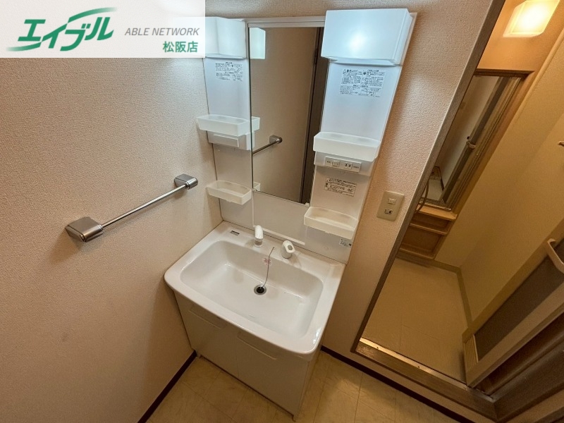 洗面設備　同物件別室反転タイプ画像