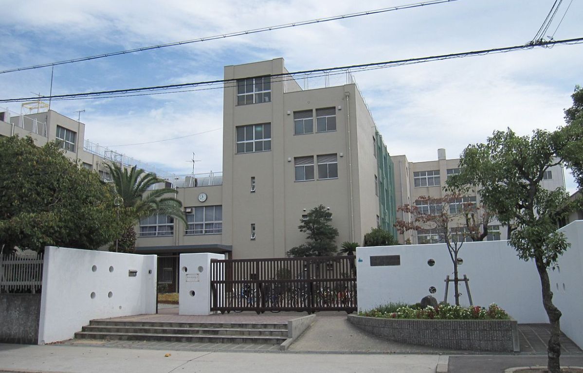 中学校　新北島中学校（中学校）まで917m