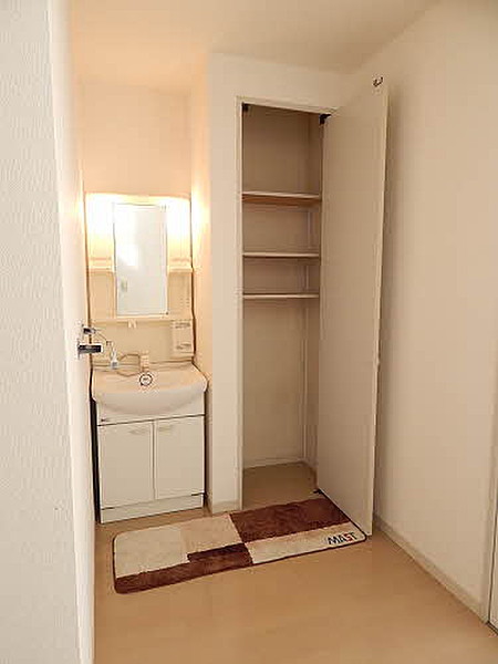 洗面設備　広い洗面スペース