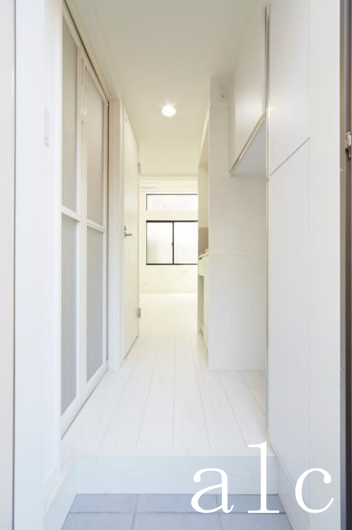 玄関　収納もある玄関です