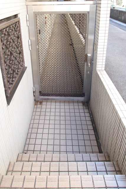 エントランス　デジタルロック式オートロック　＊呼出・開錠機能はございません