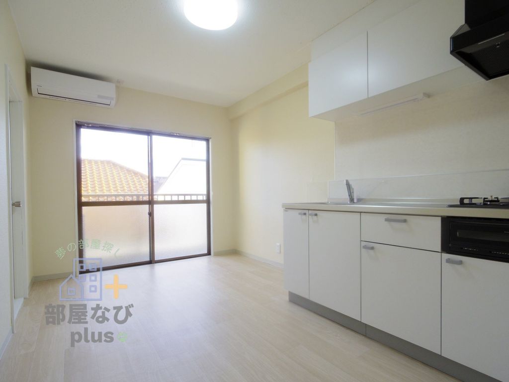 居室・リビング　※他号室写真です