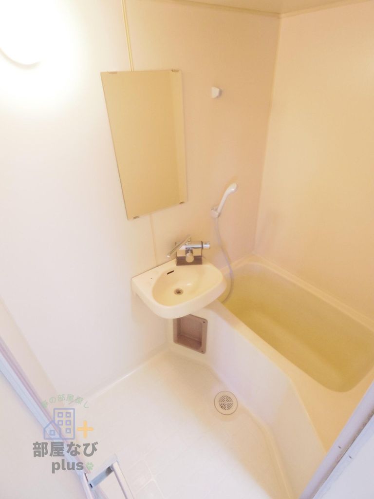 バス・シャワールーム　※他号室写真です