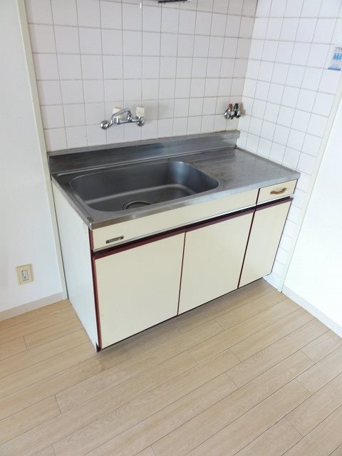 キッチン　類似タイプ参考写真掲載。