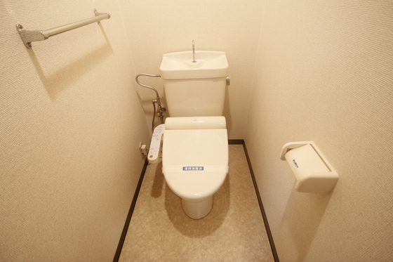 トイレ　別号室の写真です。