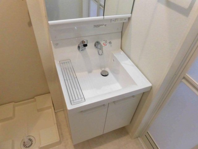 洗面設備　大きなシャンプードレッサーです。