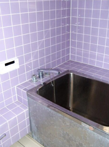 バス・シャワールーム　落ち着いた空間のお風呂です