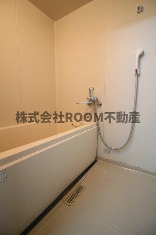 バス・シャワールーム　コンパクトで使いやすいお風呂です