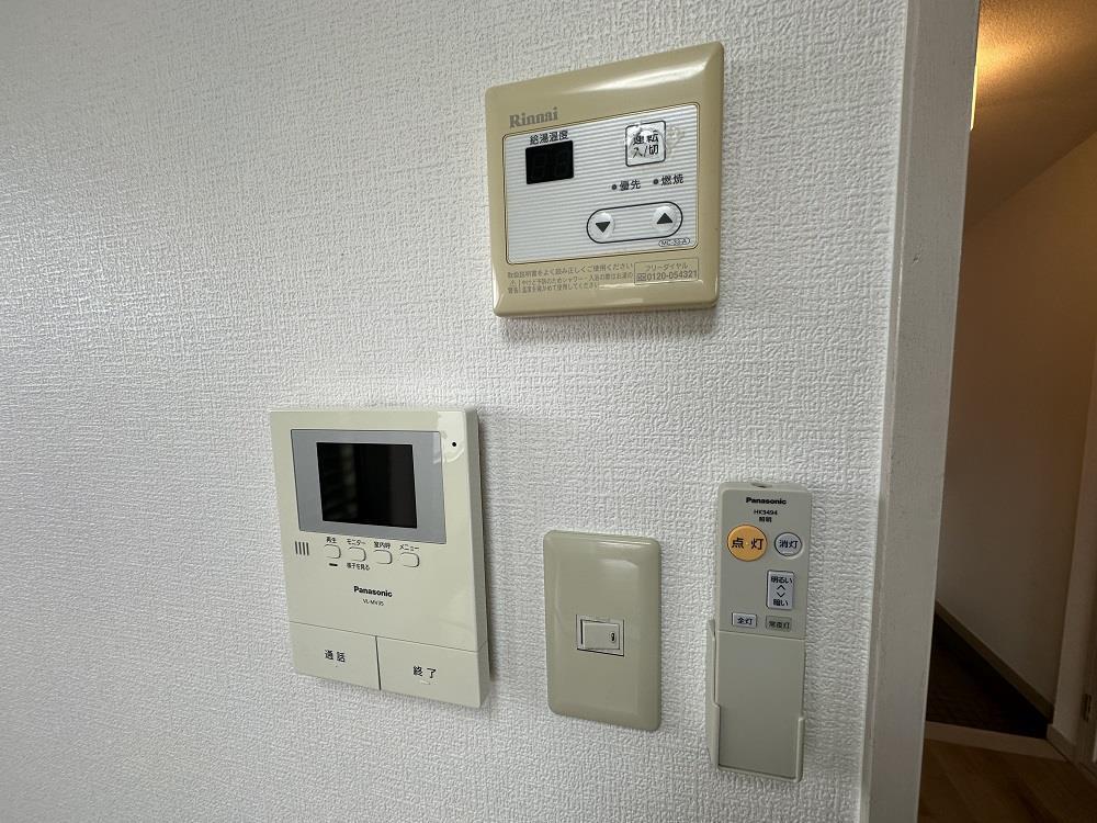 その他設備　給湯器リモコン