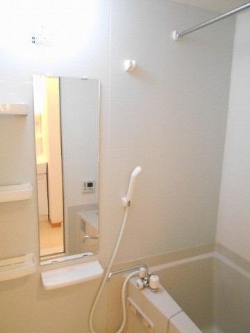 バス・シャワールーム　落ち着いた空間のお風呂です