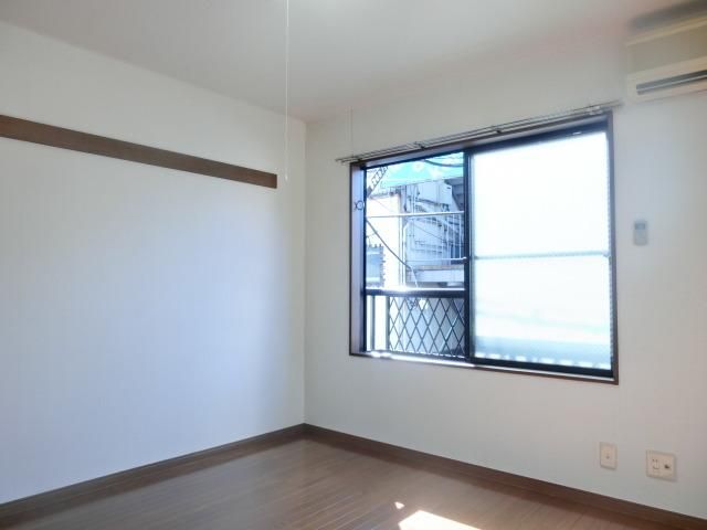 居室・リビング　収納２箇所完備の洋室のお部屋です♪