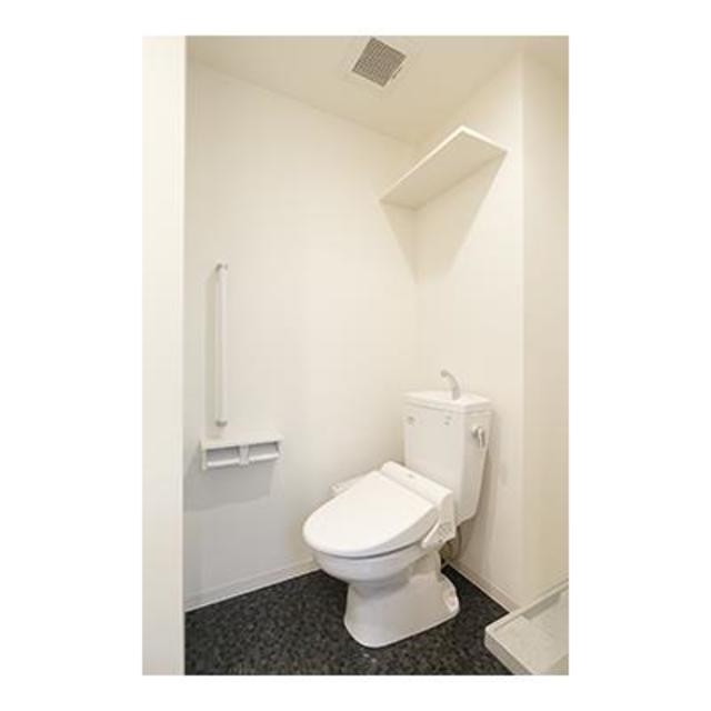 トイレ　※写真は同タイプ住戸です。