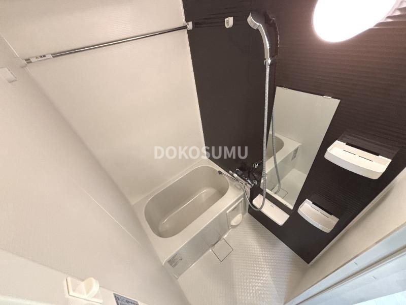 バス・シャワールーム　一日の疲れをやさしく癒やす、清潔感あふれるリラックスバス。