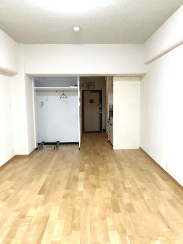 居室・リビング　室内