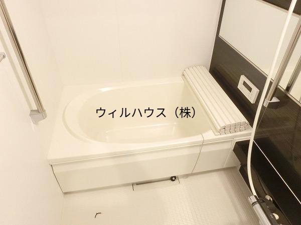 バス・シャワールーム　浴室乾燥機、追焚機能付の広々バスルーム！