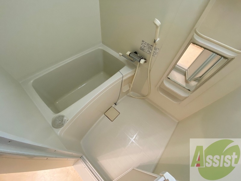 バス・シャワールーム　お風呂になります。一日の疲れを癒してくださいね。