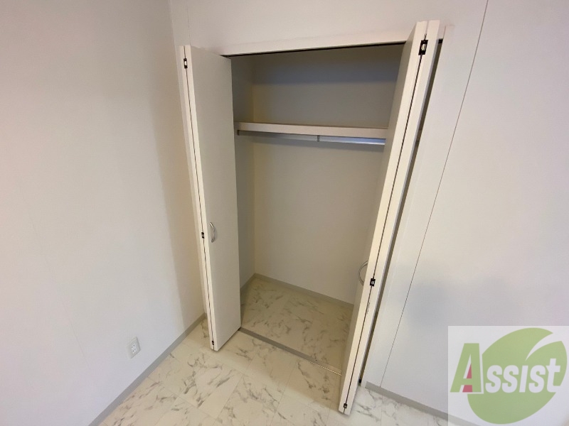 収納　クローゼットは奥行きもあり、荷物が多い方でも安心です。