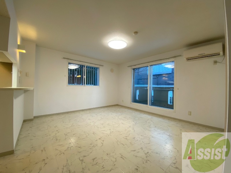 居室・リビング　広々としたリビングですね。使い勝手がよさそうですね！