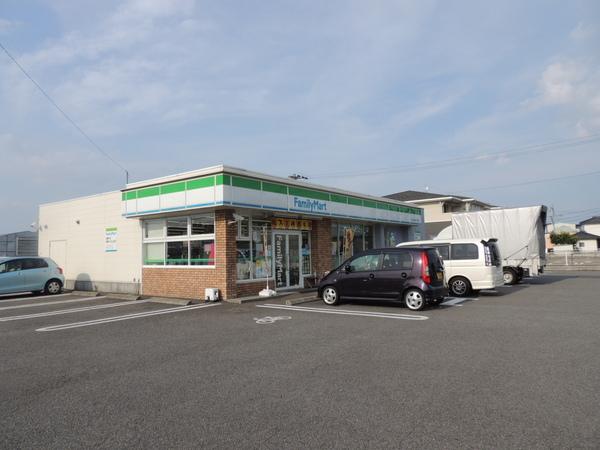 コンビニ　ファミリーマート大分大在北1丁目店（コンビニ）まで779m