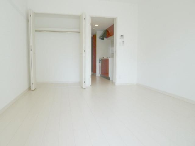 居室・リビング　★洋室8帖広めのお部屋です　※別部屋のお写真です★