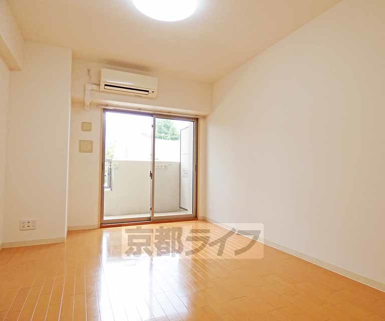 居室・リビング　綺麗な室内です。