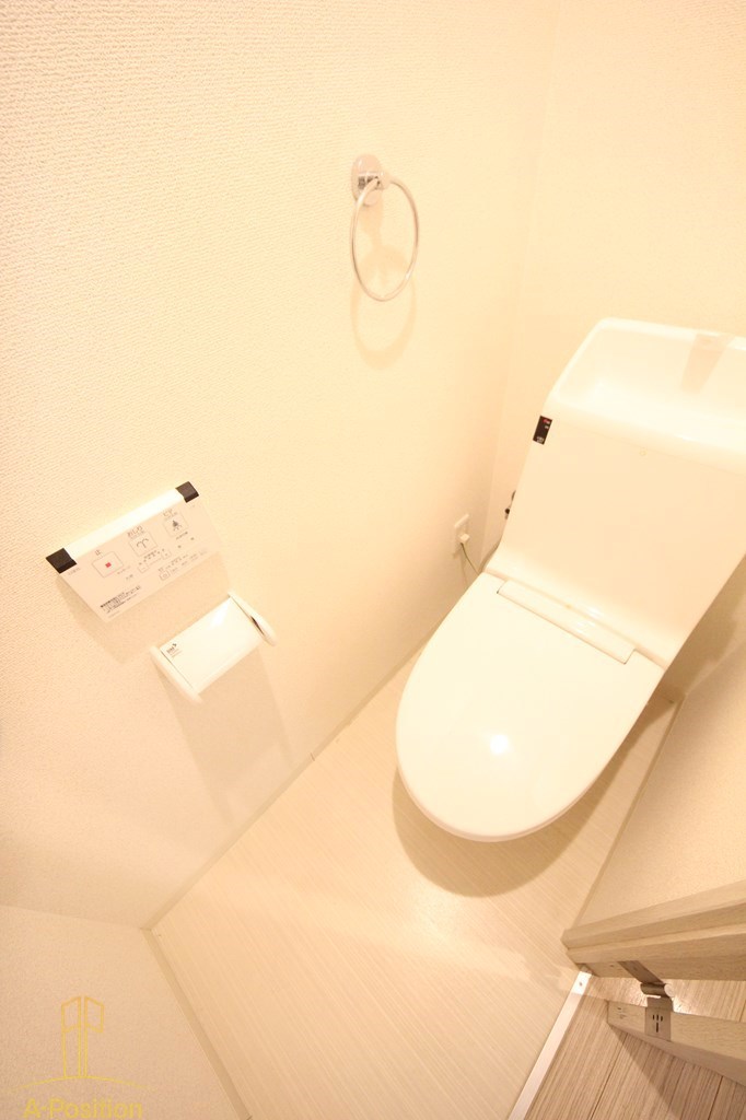 トイレ　サクシード南森町