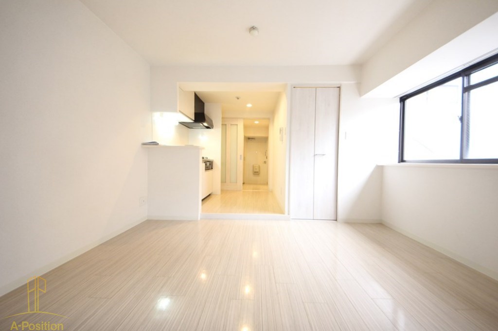 居室・リビング　サクシード南森町