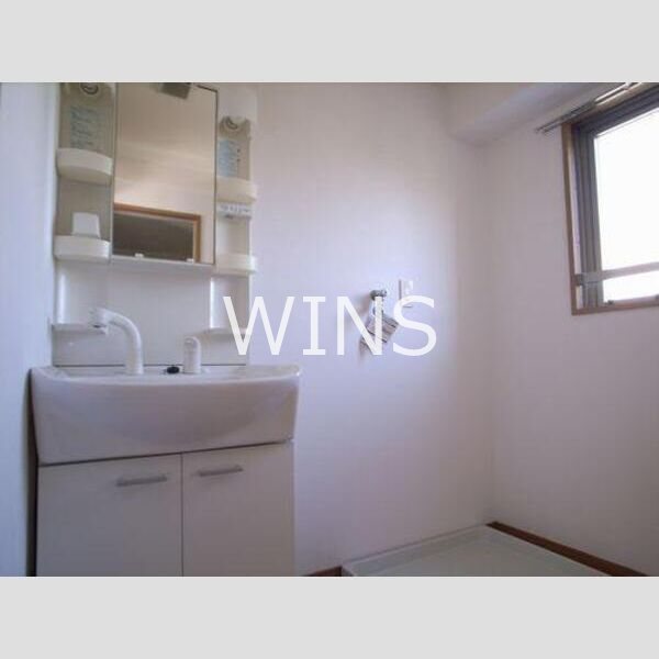 洗面設備　別部屋参考写真です。