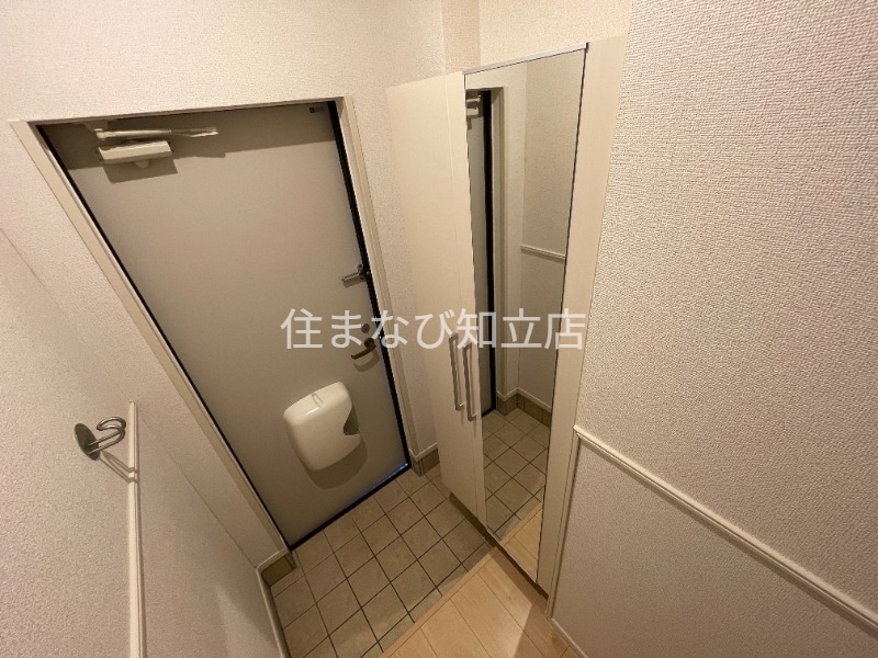 玄関　同型別部屋写真
