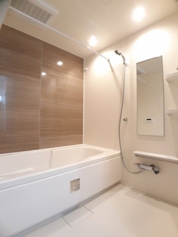 バス・シャワールーム　コンパクトで使いやすいお風呂です