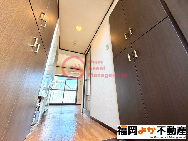 玄関　【１００６号室実写真】ゆったりとした玄関です