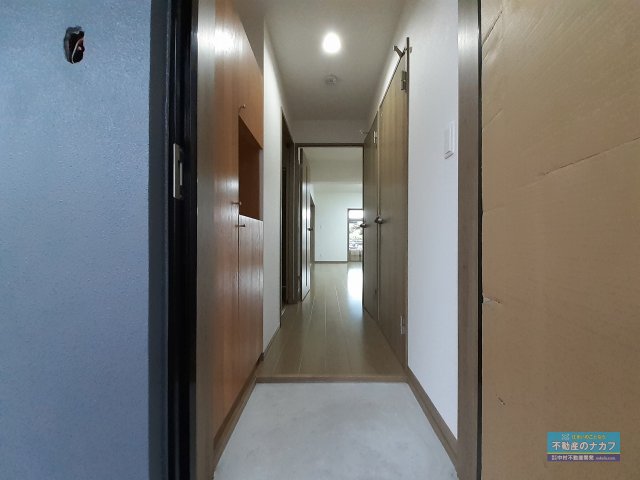 玄関　※同タイプの部屋写真です