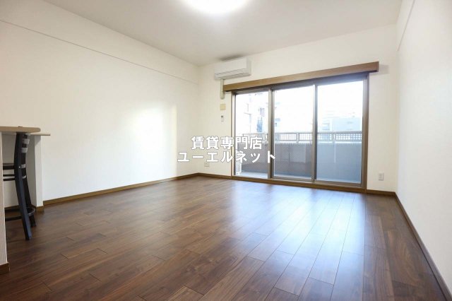 居室・リビング　ゆったりとくつろげる、落ち着きのある居室空間です