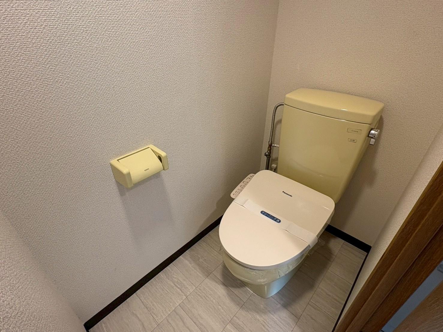 トイレ　温水洗浄便座付きのトイレです