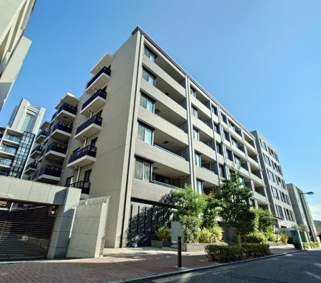 建物外観　オートロック完備