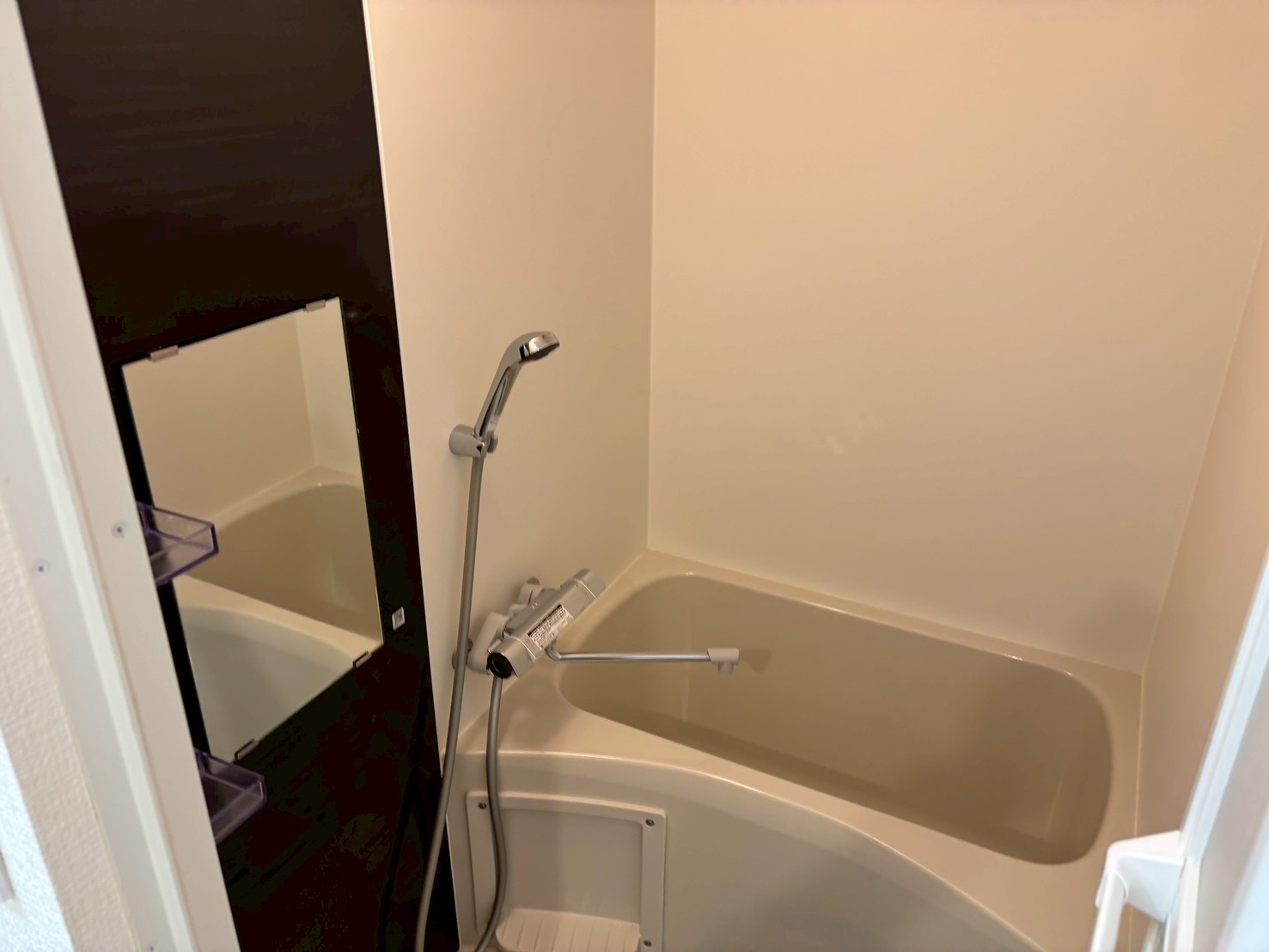 バス・シャワールーム　※同建物内の別部屋参考写真です