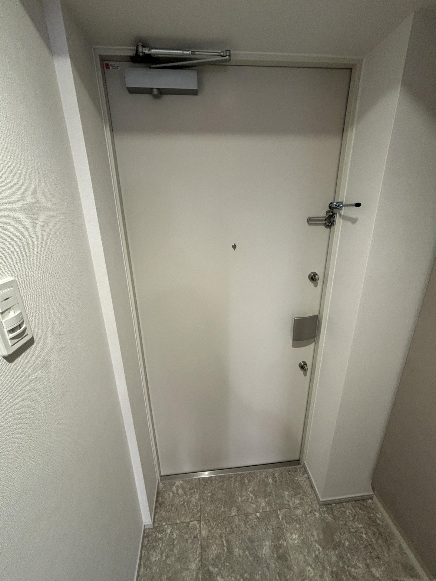 玄関　※別部屋参考写真となります。