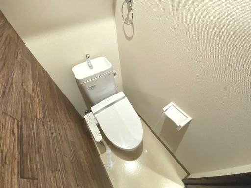 トイレ　温水洗浄便座付きですよ～