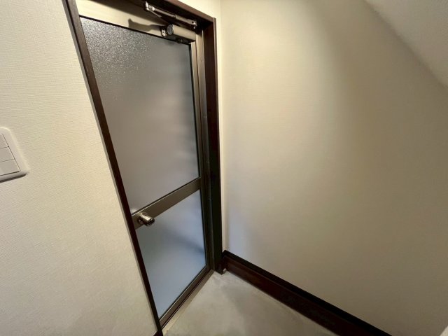 玄関　※写真はＢ－２号室です