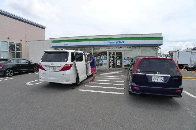 コンビニ　ファミリーマート（コンビニ）まで72m