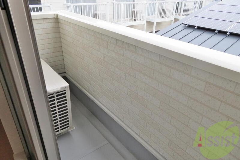 バルコニー　ベランダも広い。高い建物もなく、あかるいです。